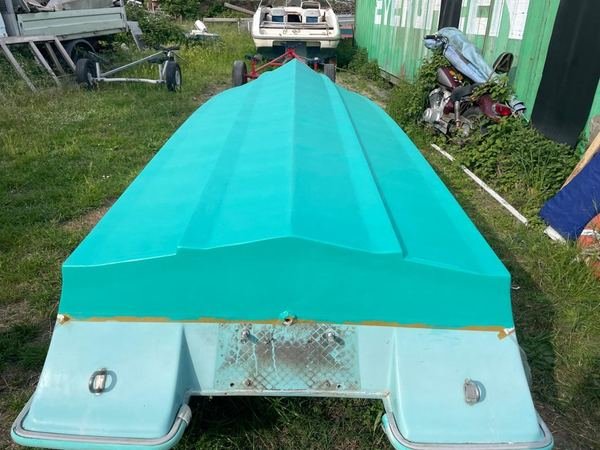 La stessa coperta con superficie uniforme, riverniciata di turchese